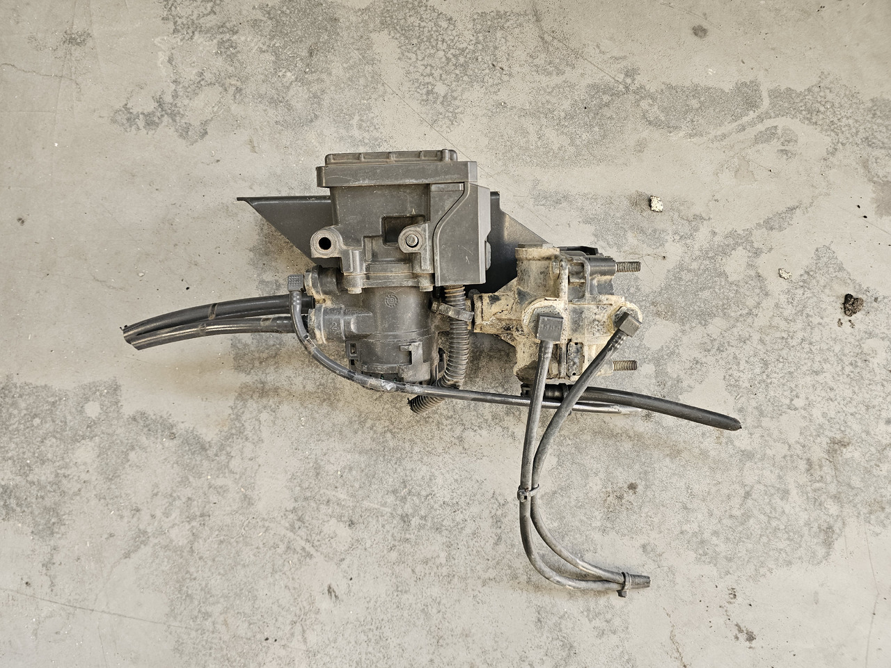 MERCEDES-BENZ ACTROS MP4 / FRONT EBS VALVE / K015420 / A0004295724 - Спирачен клапан: снимка 1 MERCEDES-BENZ ACTROS MP4 / FRONT EBS VALVE / K015420 / A0004295724 - Спирачен клапан: снимка 1