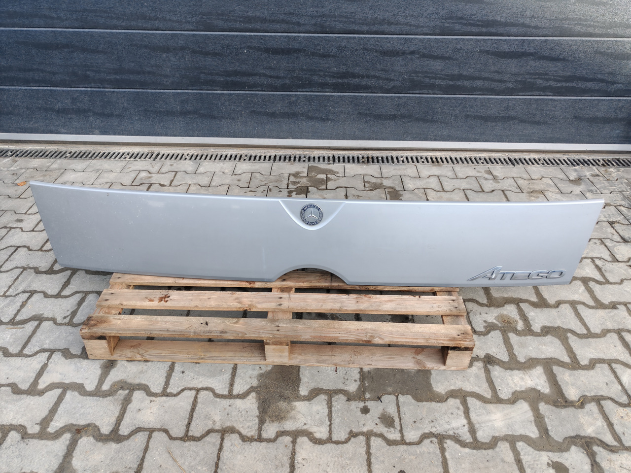 MERCEDES-BENZ ATEGO MP4 EURO 6 / FRONT BONNET - Капо: снимка 2 MERCEDES-BENZ ATEGO MP4 EURO 6 / FRONT BONNET - Капо: снимка 2