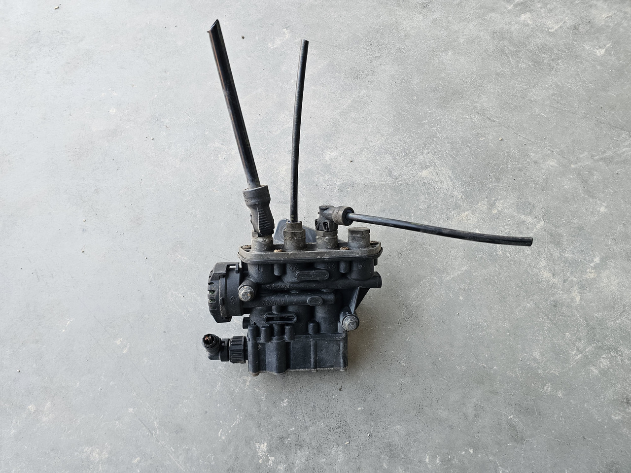 RENAULT RANGE T / ECAS SUNSPENSION VALVE / K019820 - Спирачен клапан: снимка 2 RENAULT RANGE T / ECAS SUNSPENSION VALVE / K019820 - Спирачен клапан: снимка 2