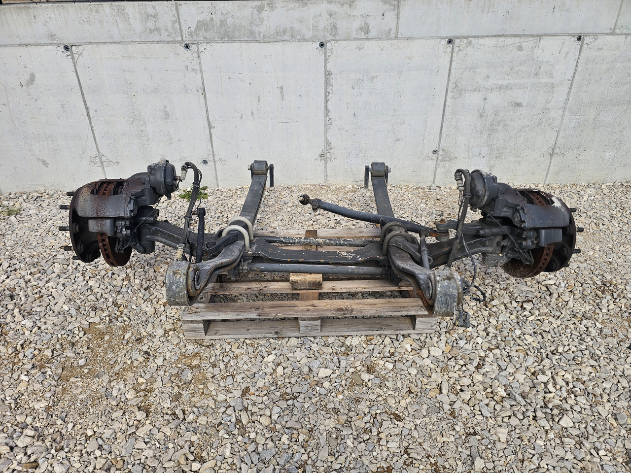 RENAULT RANGE T EURO 6 / COMPLETE FRONT AXLE - Предна ос: снимка 2 RENAULT RANGE T EURO 6 / COMPLETE FRONT AXLE - Предна ос: снимка 2