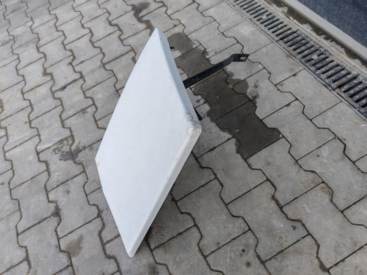 RENAULT RANGE T EURO 6 / HIGH CAB / LEFT SPOILER EXTENDER - Аеродинамика/ Спойлер: снимка 3 RENAULT RANGE T EURO 6 / HIGH CAB / LEFT SPOILER EXTENDER - Аеродинамика/ Спойлер: снимка 3