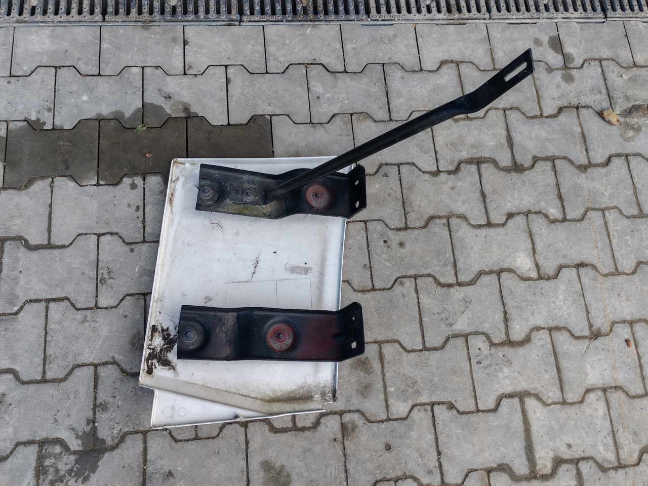 RENAULT RANGE T EURO 6 / HIGH CAB / LEFT SPOILER EXTENDER - Аеродинамика/ Спойлер: снимка 5 RENAULT RANGE T EURO 6 / HIGH CAB / LEFT SPOILER EXTENDER - Аеродинамика/ Спойлер: снимка 5