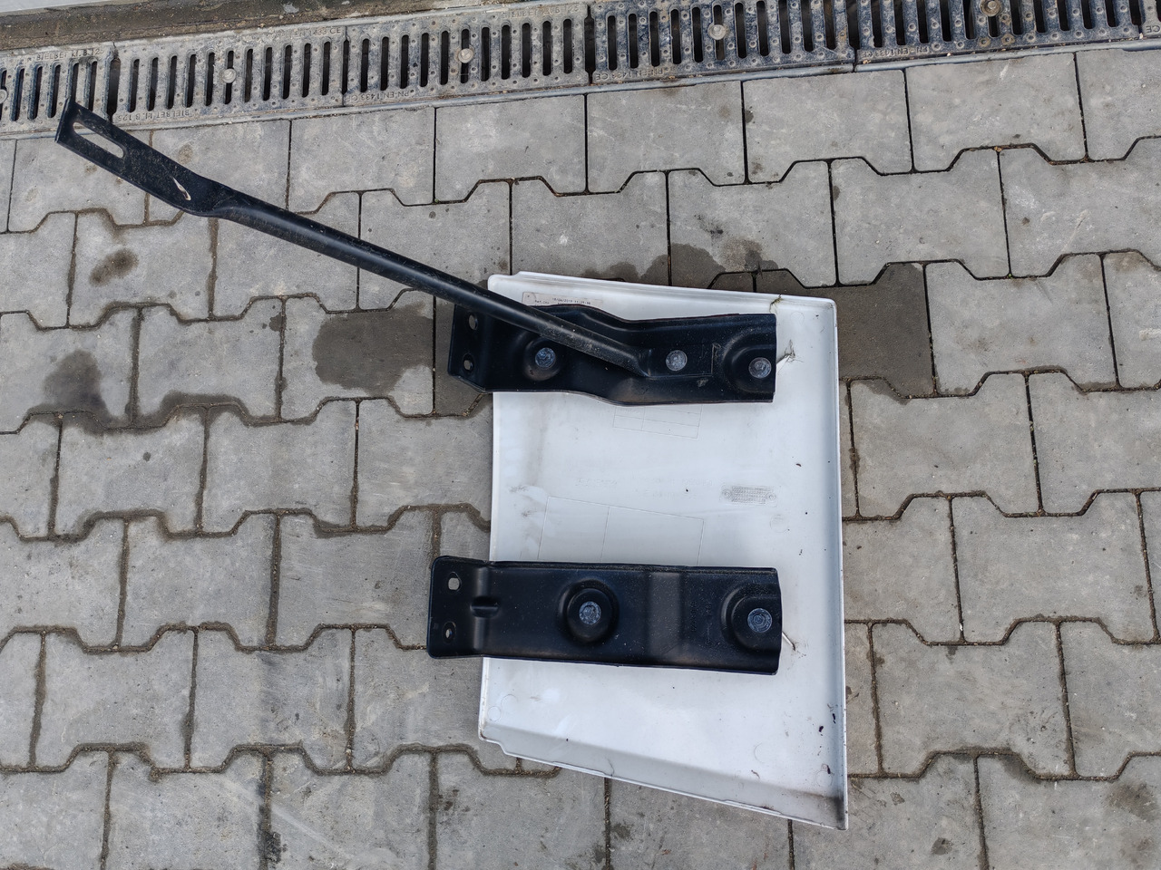 RENAULT RANGE T EURO 6 / HIGH CAB / RIGHT SPOILER EXTENDER - Аеродинамика/ Спойлер: снимка 5 RENAULT RANGE T EURO 6 / HIGH CAB / RIGHT SPOILER EXTENDER - Аеродинамика/ Спойлер: снимка 5