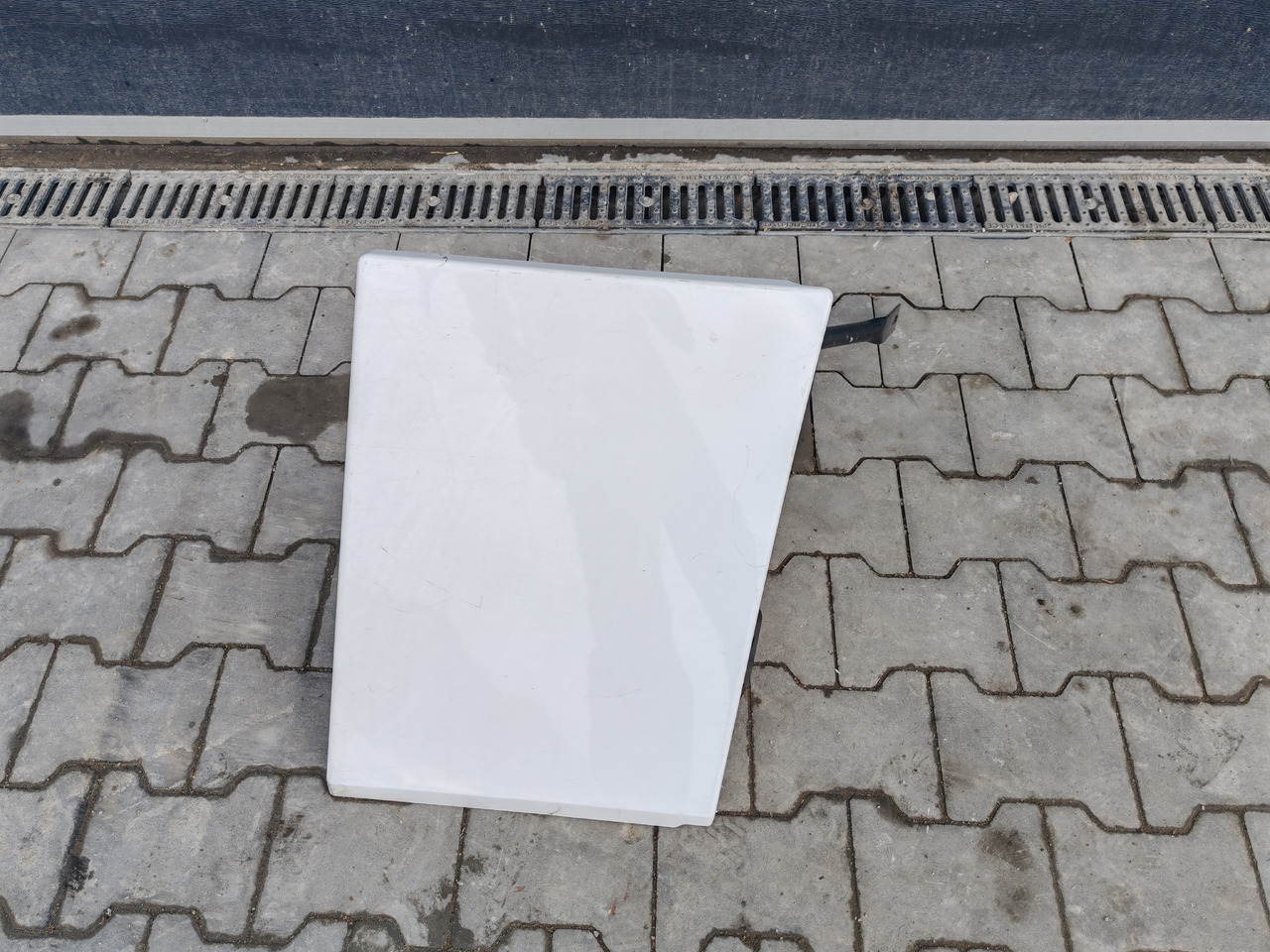 RENAULT RANGE T EURO 6 / HIGH CAB / RIGHT SPOILER EXTENDER - Аеродинамика/ Спойлер: снимка 2 RENAULT RANGE T EURO 6 / HIGH CAB / RIGHT SPOILER EXTENDER - Аеродинамика/ Спойлер: снимка 2