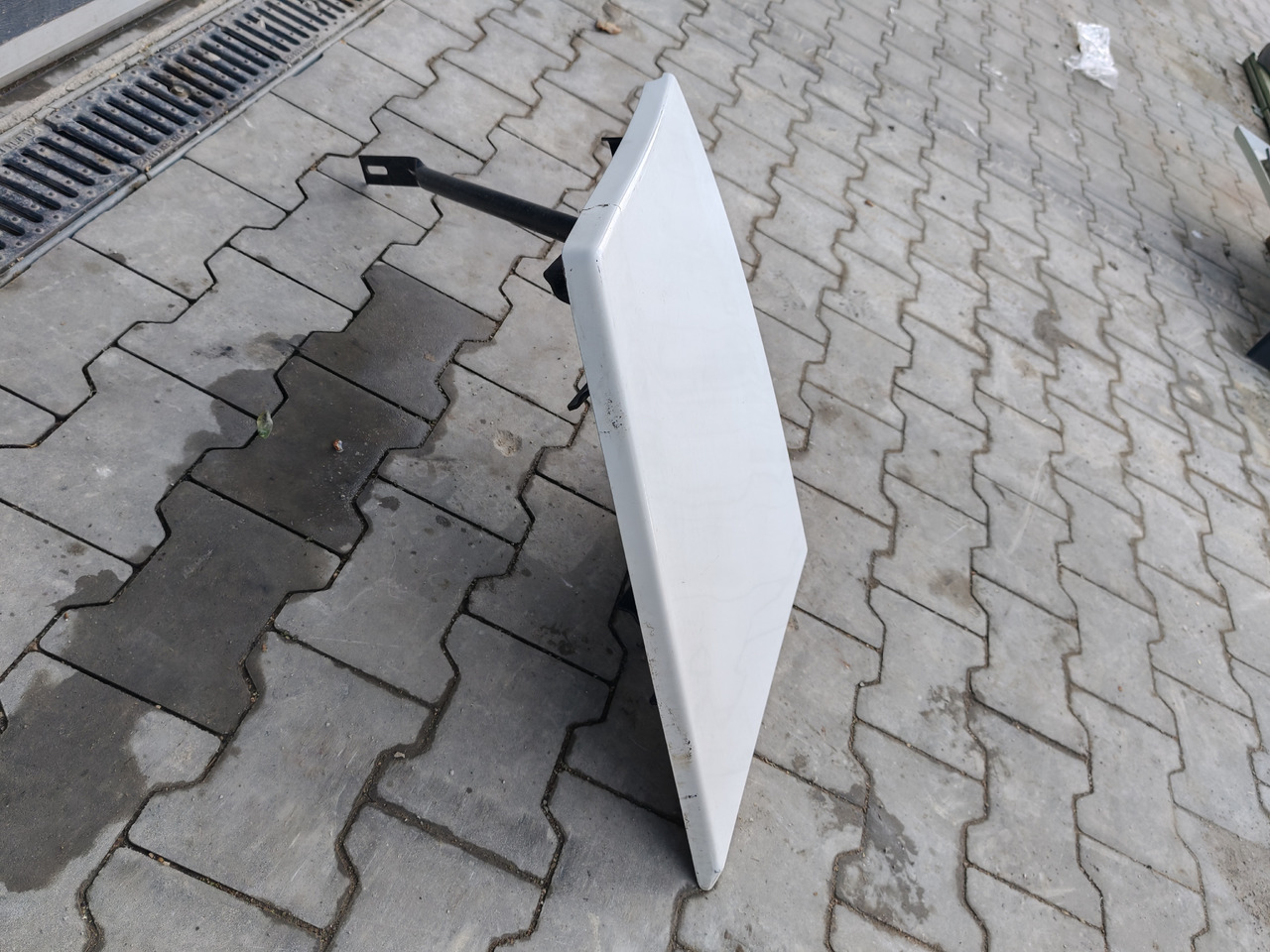 RENAULT RANGE T EURO 6 / HIGH CAB / RIGHT SPOILER EXTENDER - Аеродинамика/ Спойлер: снимка 4 RENAULT RANGE T EURO 6 / HIGH CAB / RIGHT SPOILER EXTENDER - Аеродинамика/ Спойлер: снимка 4