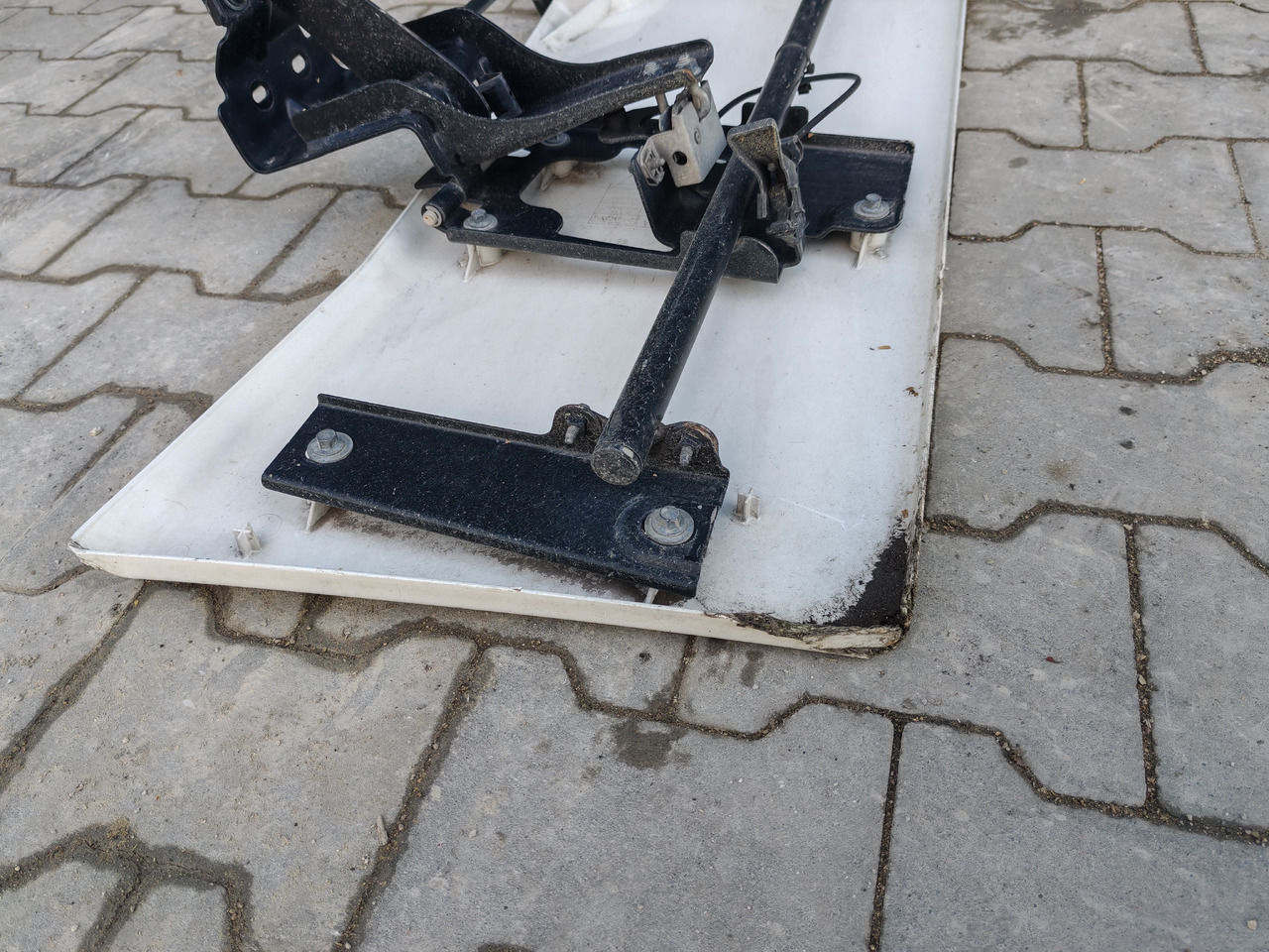 RENAULT RANGE T EURO 6 / HIGH CAB / RIGHT SPOILER - Аеродинамика/ Спойлер: снимка 5 RENAULT RANGE T EURO 6 / HIGH CAB / RIGHT SPOILER - Аеродинамика/ Спойлер: снимка 5