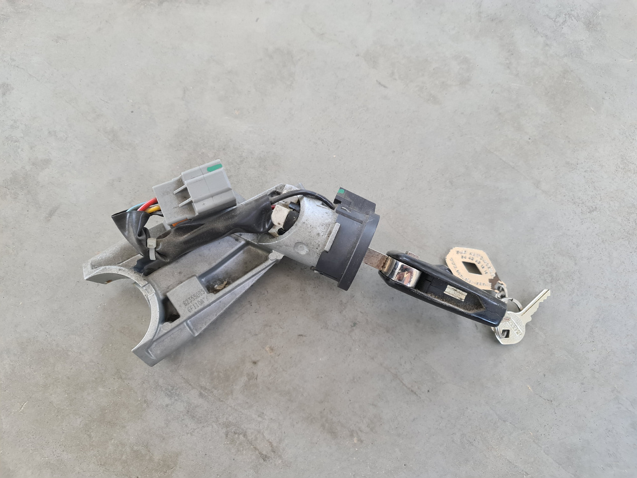 RENAULT RANGE T / IGNITION WITH KEY / 82355085 - Стартер: снимка 2 RENAULT RANGE T / IGNITION WITH KEY / 82355085 - Стартер: снимка 2