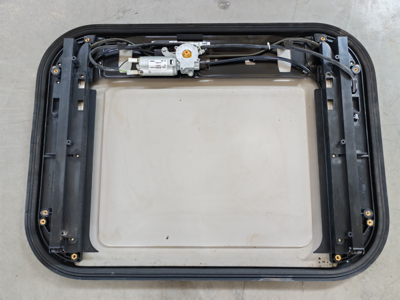 RENAULT RANGE T / SUNROOF / 7484505331 - Стъкло и части: снимка 2 RENAULT RANGE T / SUNROOF / 7484505331 - Стъкло и части: снимка 2