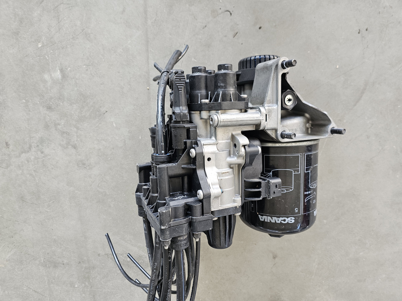 SCANIA APS AIR DRYIER VALVE / 2608040 / WORLDWIDE DELIVERY - Спирачен клапан: снимка 4 SCANIA APS AIR DRYIER VALVE / 2608040 / WORLDWIDE DELIVERY - Спирачен клапан: снимка 4