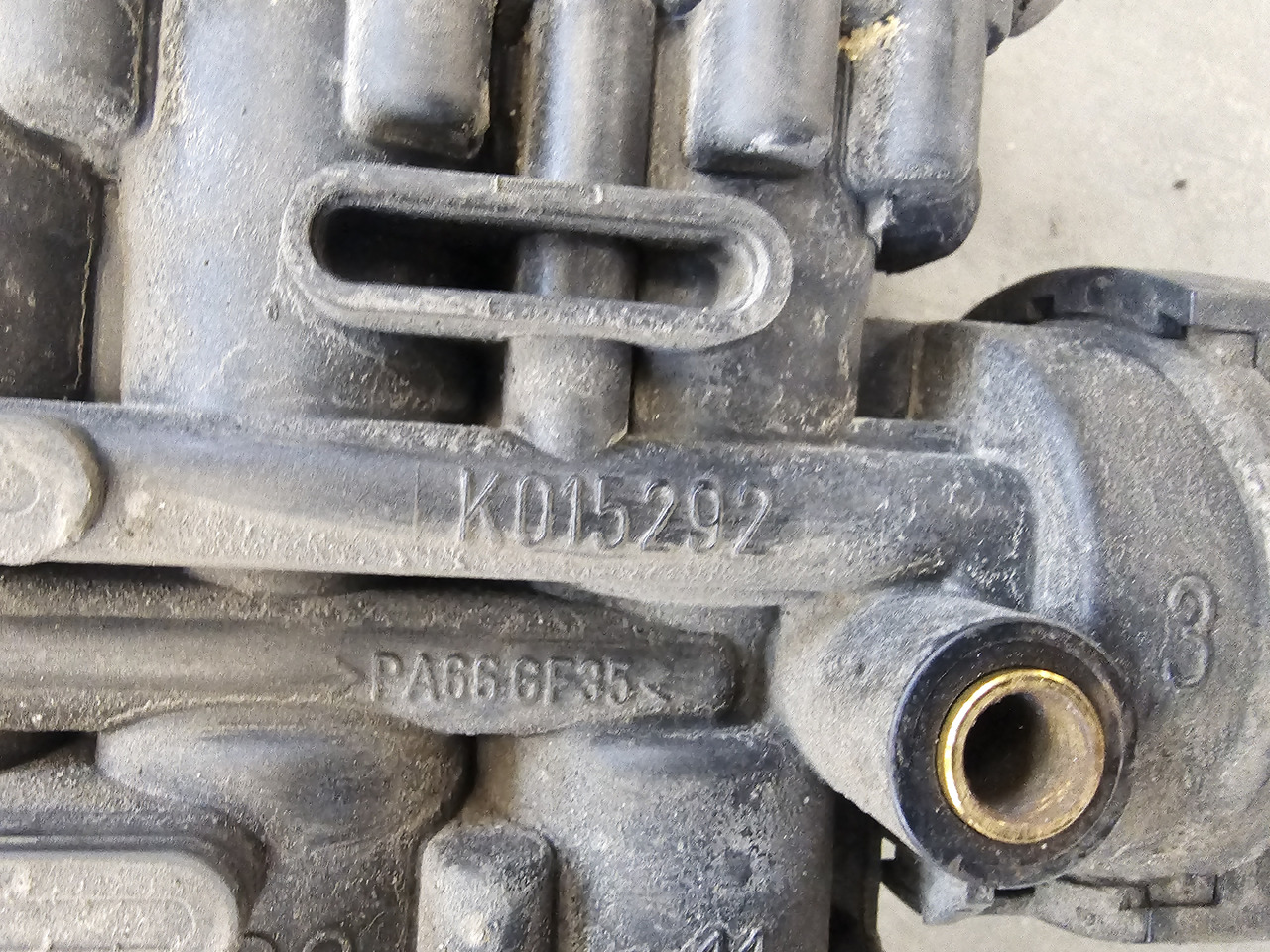 VOLVO FH FM EURO 6 / ECAS SUNSPENSION VALVE / K015292 21083657 - Спирачен клапан: снимка 5 VOLVO FH FM EURO 6 / ECAS SUNSPENSION VALVE / K015292 21083657 - Спирачен клапан: снимка 5