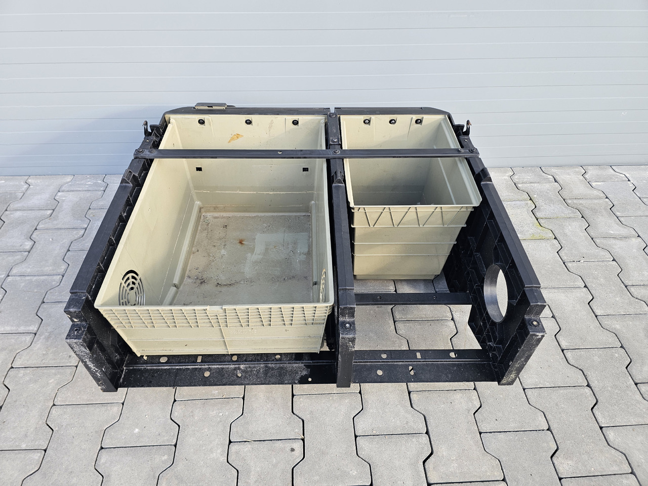 VOLVO FH4 / CABIN UNDERBED STORAGE / 23538347 23538293 - Кабина и интериор: снимка 5 VOLVO FH4 / CABIN UNDERBED STORAGE / 23538347 23538293 - Кабина и интериор: снимка 5