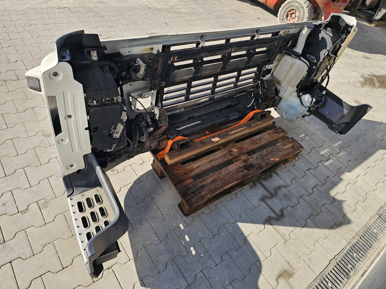 VOLVO FM 3 / COMPLETE FRONT BUMPER - Броня: снимка 3 VOLVO FM 3 / COMPLETE FRONT BUMPER - Броня: снимка 3