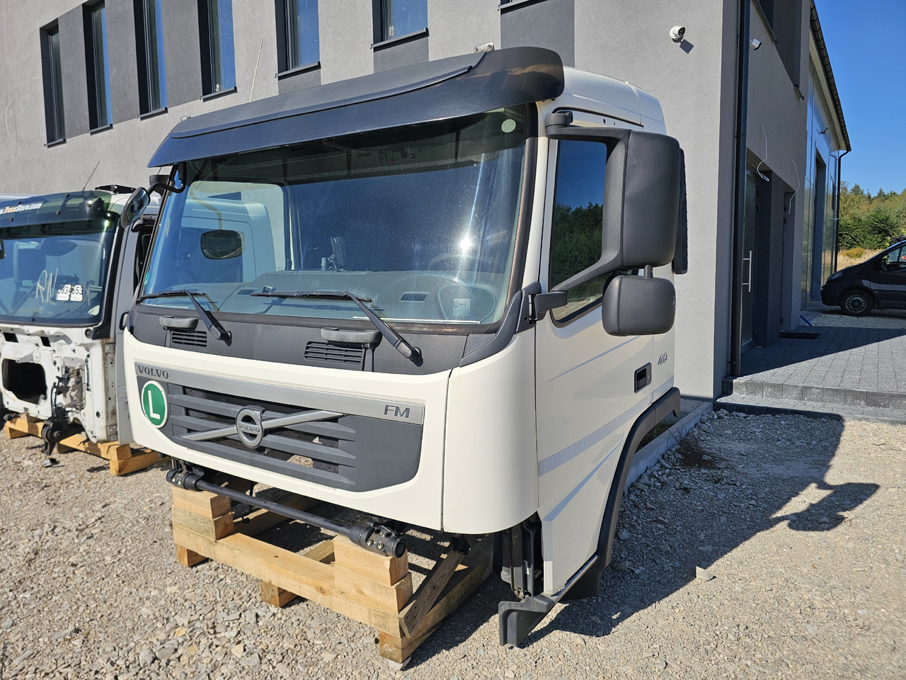 VOLVO FM3 DAILY CAB / COMPLETE / WORLDWIDE DELIVERY - Кабина: снимка 2 VOLVO FM3 DAILY CAB / COMPLETE / WORLDWIDE DELIVERY - Кабина: снимка 2