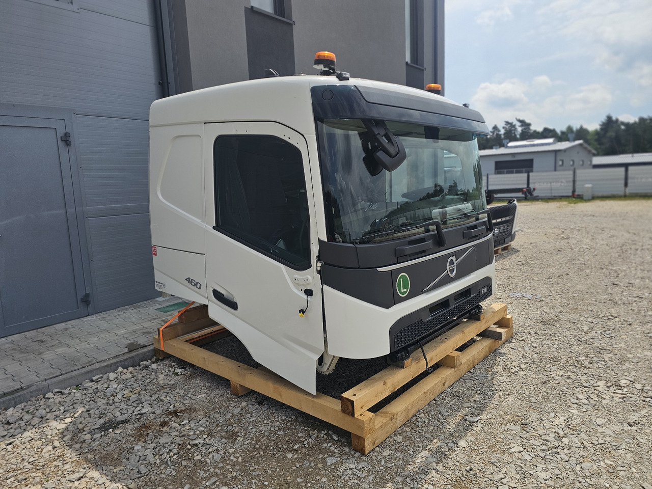 VOLVO FM5 LOW ROOF / L2 H1 / COMPLETE CAB / 2022 - Кабина: снимка 2 VOLVO FM5 LOW ROOF / L2 H1 / COMPLETE CAB / 2022 - Кабина: снимка 2