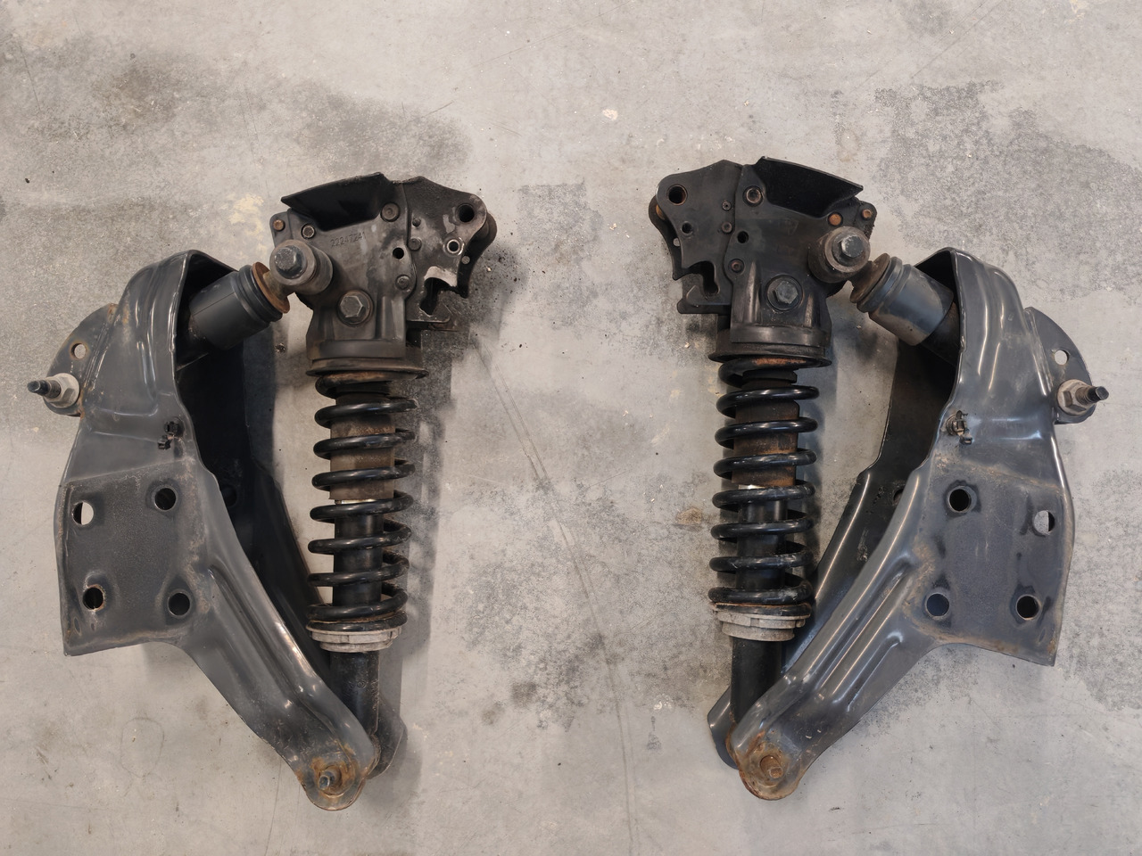 VOLVO FM5 / REAR CAB SUNSPENSION / 21171968 21172132 - Окачване на кабината: снимка 2 VOLVO FM5 / REAR CAB SUNSPENSION / 21171968 21172132 - Окачване на кабината: снимка 2