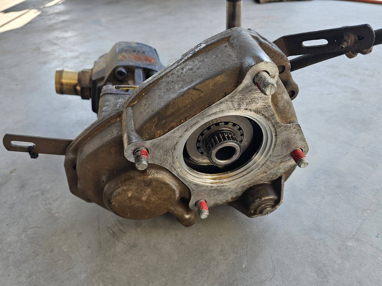 VOLVO HYDRAULIC SET PTO PUMP SHAFT / VOLVO FH FM FH4 FH5 / WORLDWIDE DELIVERY - Хидравлика: снимка 5 VOLVO HYDRAULIC SET PTO PUMP SHAFT / VOLVO FH FM FH4 FH5 / WORLDWIDE DELIVERY - Хидравлика: снимка 5