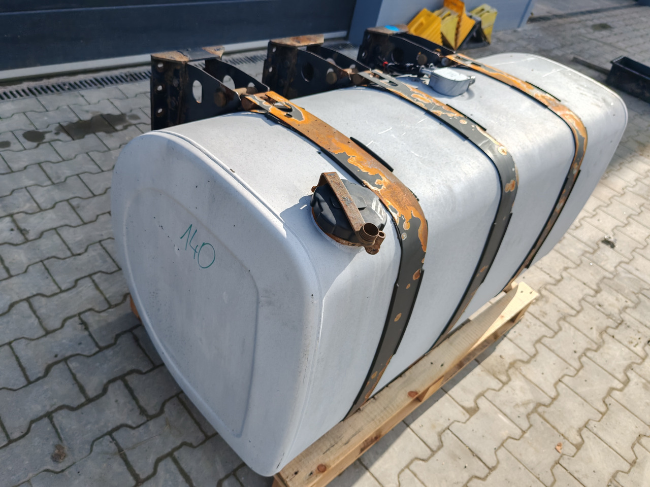VOLVO RENAULT / ALU FUEL TANK 143x69x71 / 570L / 20503509 - Резервоар за гориво: снимка 3 VOLVO RENAULT / ALU FUEL TANK 143x69x71 / 570L / 20503509 - Резервоар за гориво: снимка 3