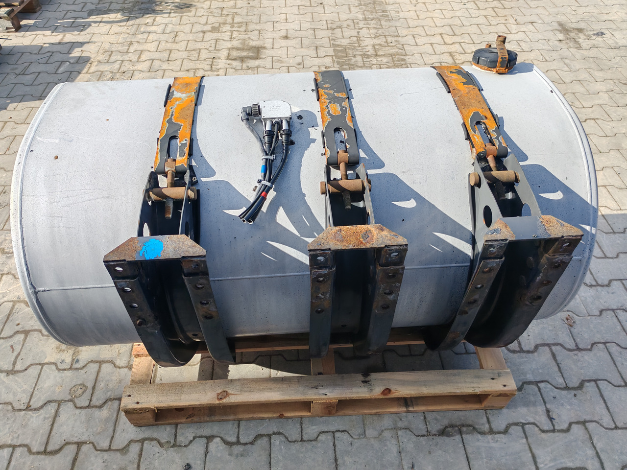 VOLVO RENAULT / ALU FUEL TANK 143x69x71 / 570L / 20503509 - Резервоар за гориво: снимка 5 VOLVO RENAULT / ALU FUEL TANK 143x69x71 / 570L / 20503509 - Резервоар за гориво: снимка 5