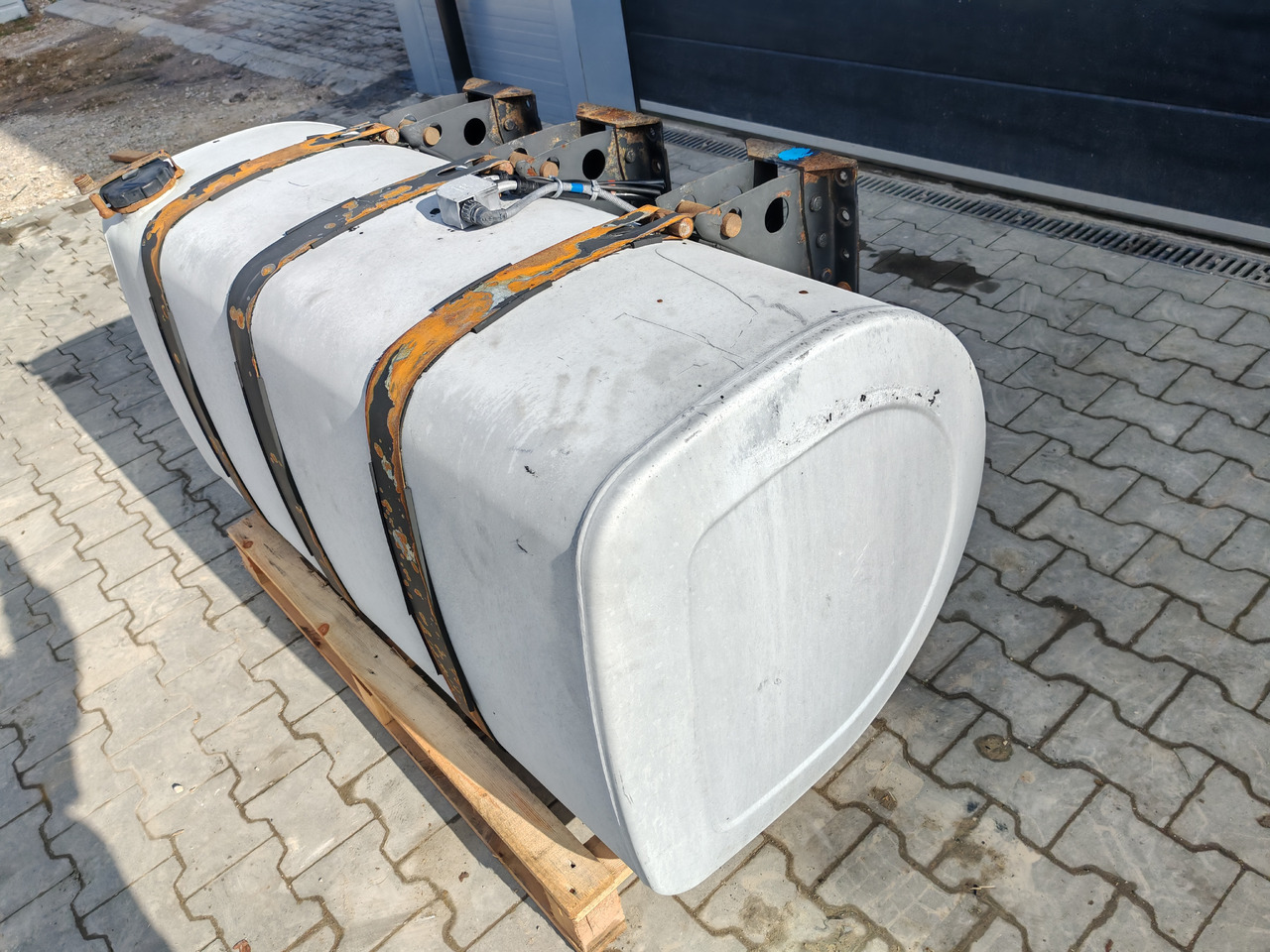 VOLVO RENAULT / ALU FUEL TANK 143x69x71 / 570L / 20503509 - Резервоар за гориво: снимка 4 VOLVO RENAULT / ALU FUEL TANK 143x69x71 / 570L / 20503509 - Резервоар за гориво: снимка 4