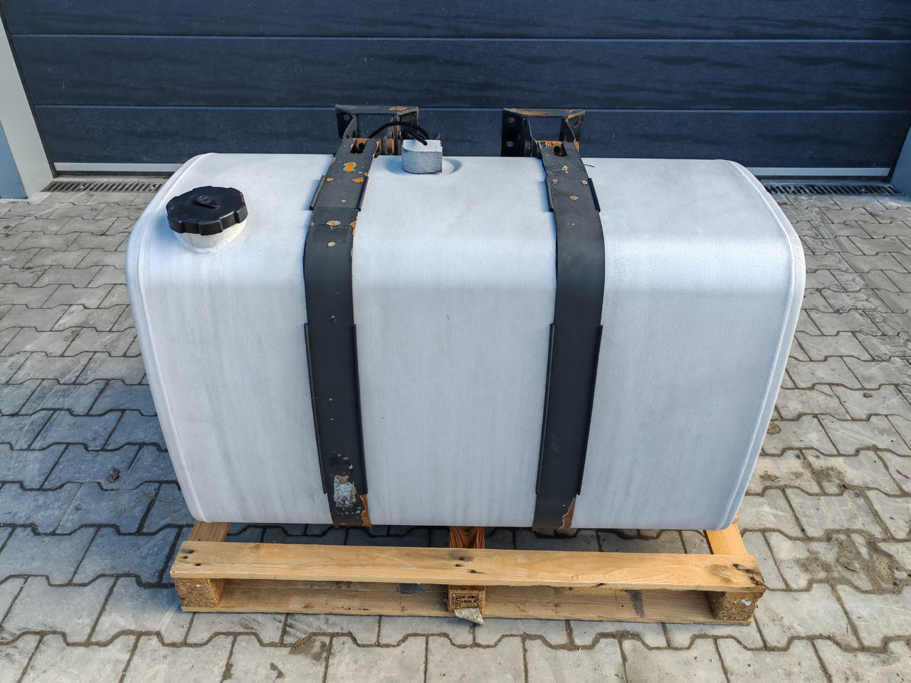 VOLVO RENAULT - Резервоар за гориво: снимка 2 VOLVO RENAULT - Резервоар за гориво: снимка 2