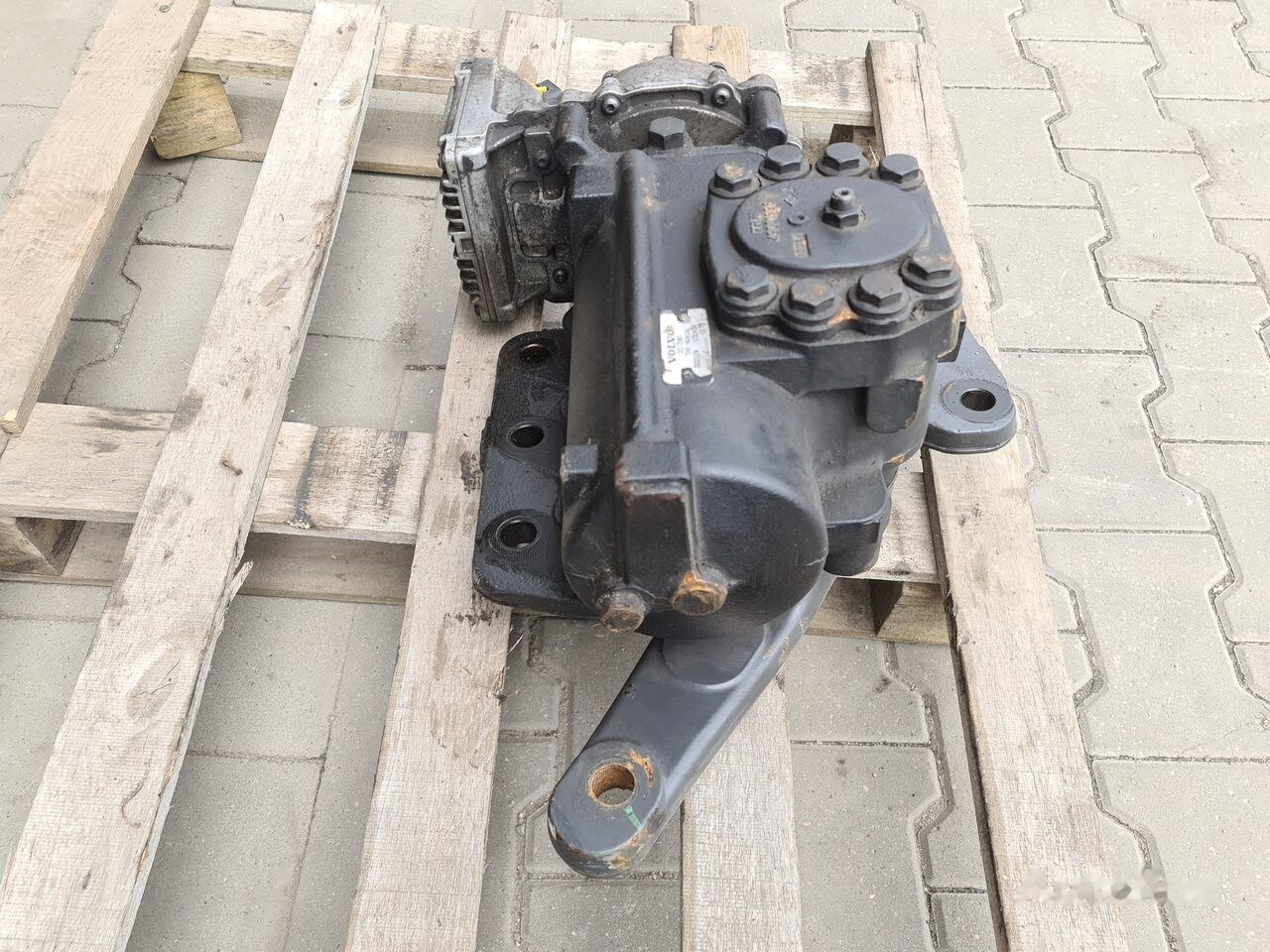 Volvo FH4 ELEKTRYCZNE WSPOMAGANIE ELECTRIC COLUMN Volvo FH4 - Кормилна колона за Камион: снимка 3 Volvo FH4 ELEKTRYCZNE WSPOMAGANIE ELECTRIC COLUMN Volvo FH4 - Кормилна колона за Камион: снимка 3