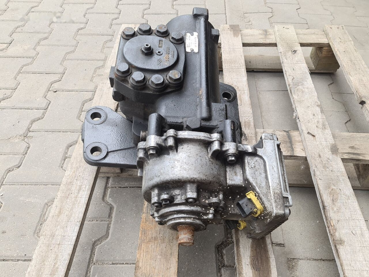 Volvo FH4 ELEKTRYCZNE WSPOMAGANIE ELECTRIC COLUMN Volvo FH4 - Кормилна колона за Камион: снимка 2 Volvo FH4 ELEKTRYCZNE WSPOMAGANIE ELECTRIC COLUMN Volvo FH4 - Кормилна колона за Камион: снимка 2