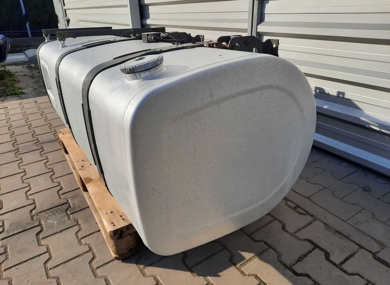 Volvo ZBIORNIK PALIWA 185CM DŁUGOŚĆ LOW DECK MEGA VOLVO FH FM FH4 RENA 20505103 Volvo truck - Резервоар за гориво за Камион: снимка 4 Volvo ZBIORNIK PALIWA 185CM DŁUGOŚĆ LOW DECK MEGA VOLVO FH FM FH4 RENA 20505103 Volvo truck - Резервоар за гориво за Камион: снимка 4
