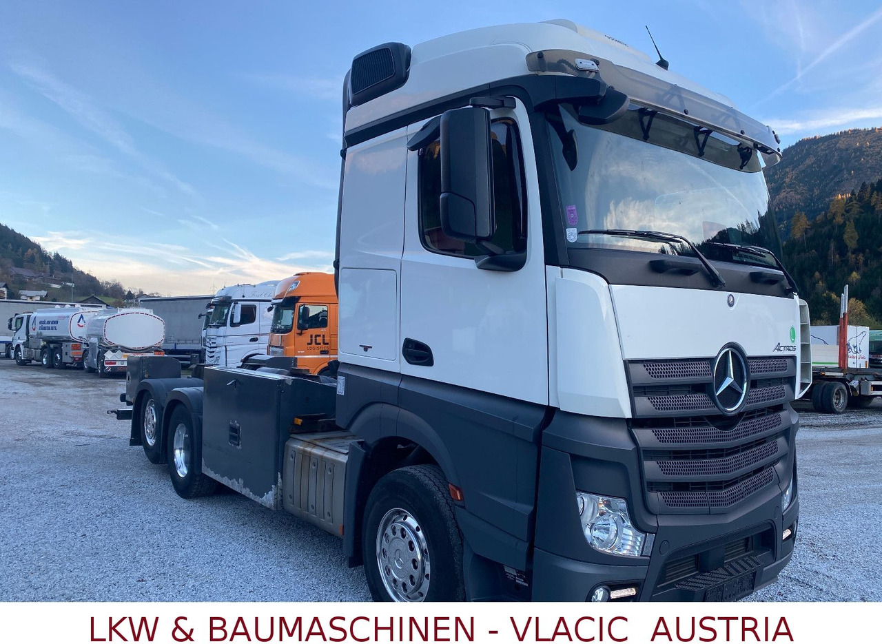 Mercedes-Benz Actros 963-0-C - Камион цистерна: снимка 2 Mercedes-Benz Actros 963-0-C - Камион цистерна: снимка 2