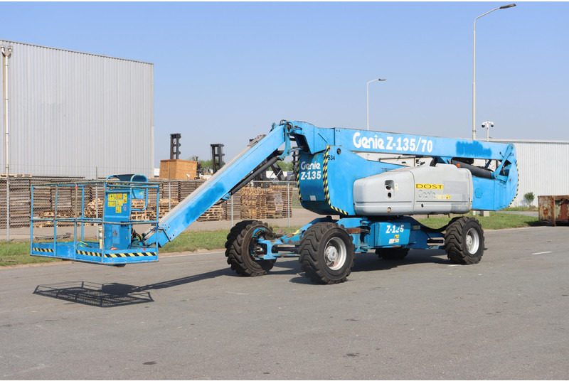 Genie Z135 - Артикулираща платформа: снимка 3 Genie Z135 - Артикулираща платформа: снимка 3