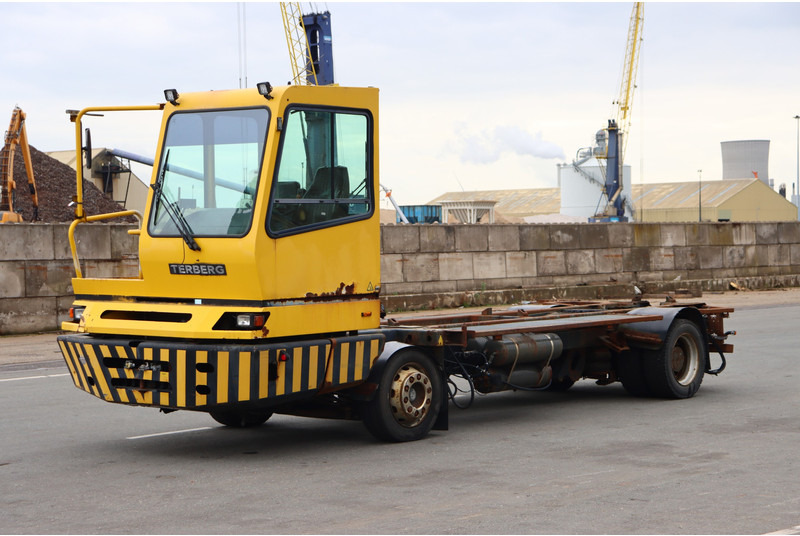 Terberg BC182 - Терминален влекач: снимка 4 Terberg BC182 - Терминален влекач: снимка 4