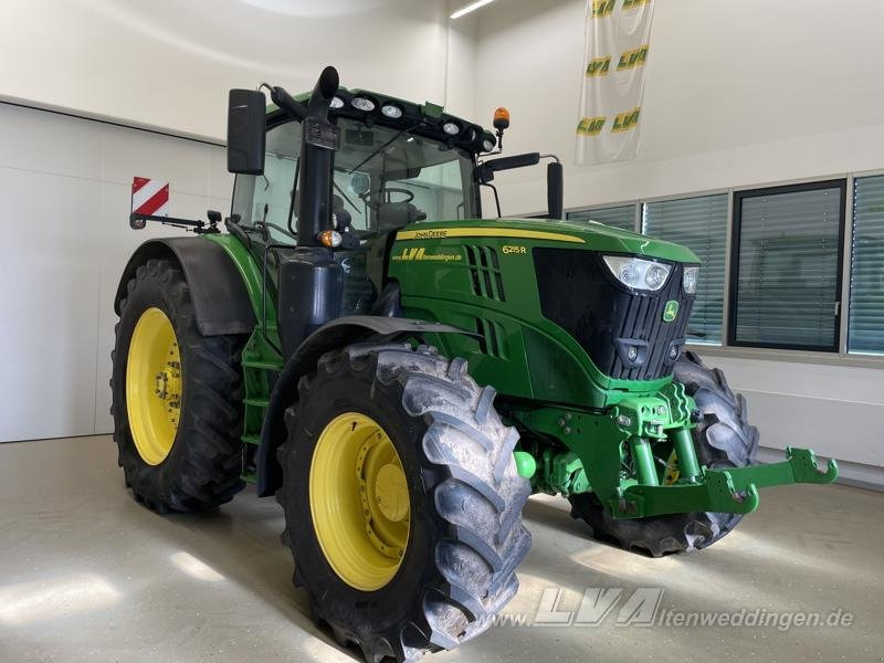Трактор John Deere 6215R: снимка 6