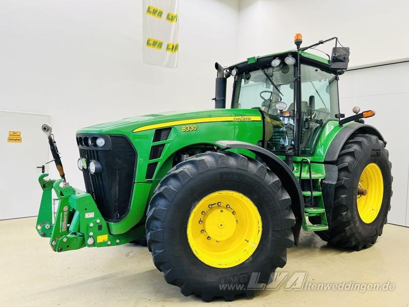 John Deere 8330 - Трактор: снимка 1 John Deere 8330 - Трактор: снимка 1