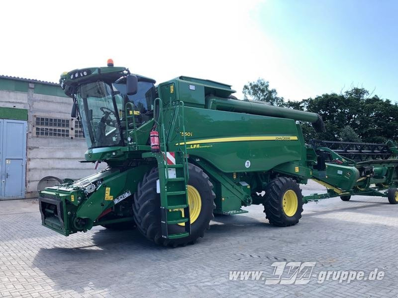 John Deere T550 - Зърнокомбайн: снимка 1 John Deere T550 - Зърнокомбайн: снимка 1