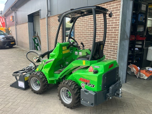 AVANT 423 TDL miniloader - Компактен товарач: снимка 3 AVANT 423 TDL miniloader - Компактен товарач: снимка 3