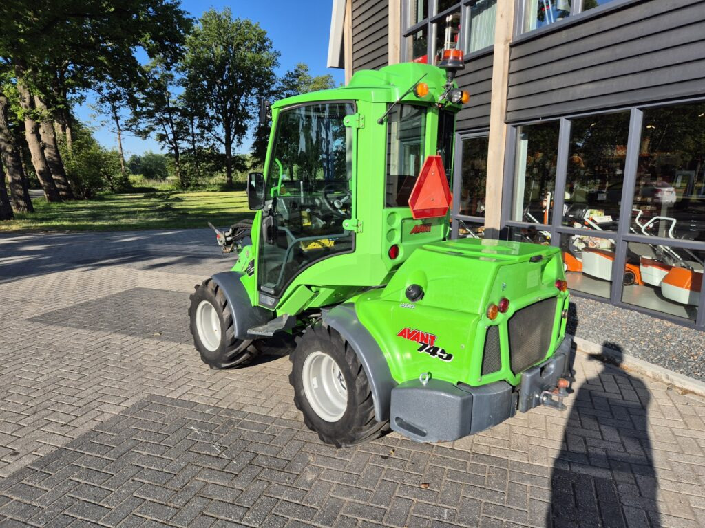 AVANT 745 optidrive - Компактен товарач: снимка 3 AVANT 745 optidrive - Компактен товарач: снимка 3