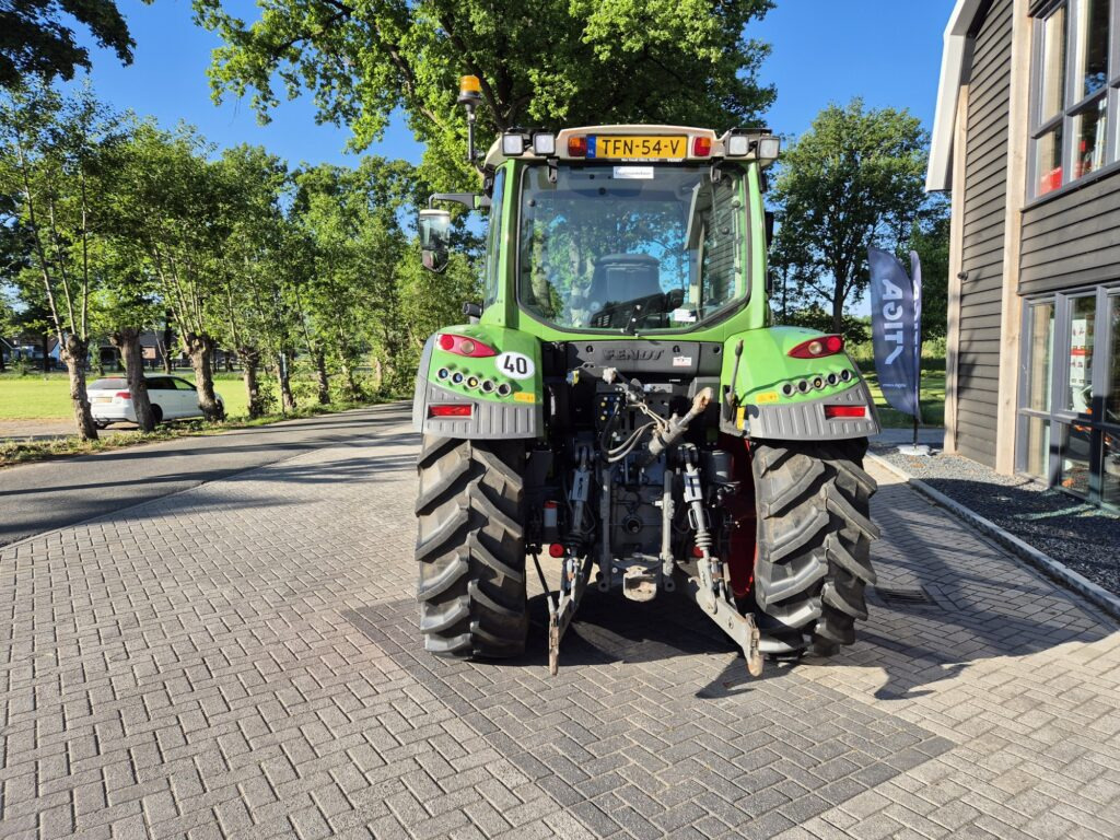 FENDT 310 vario - Трактор: снимка 4 FENDT 310 vario - Трактор: снимка 4