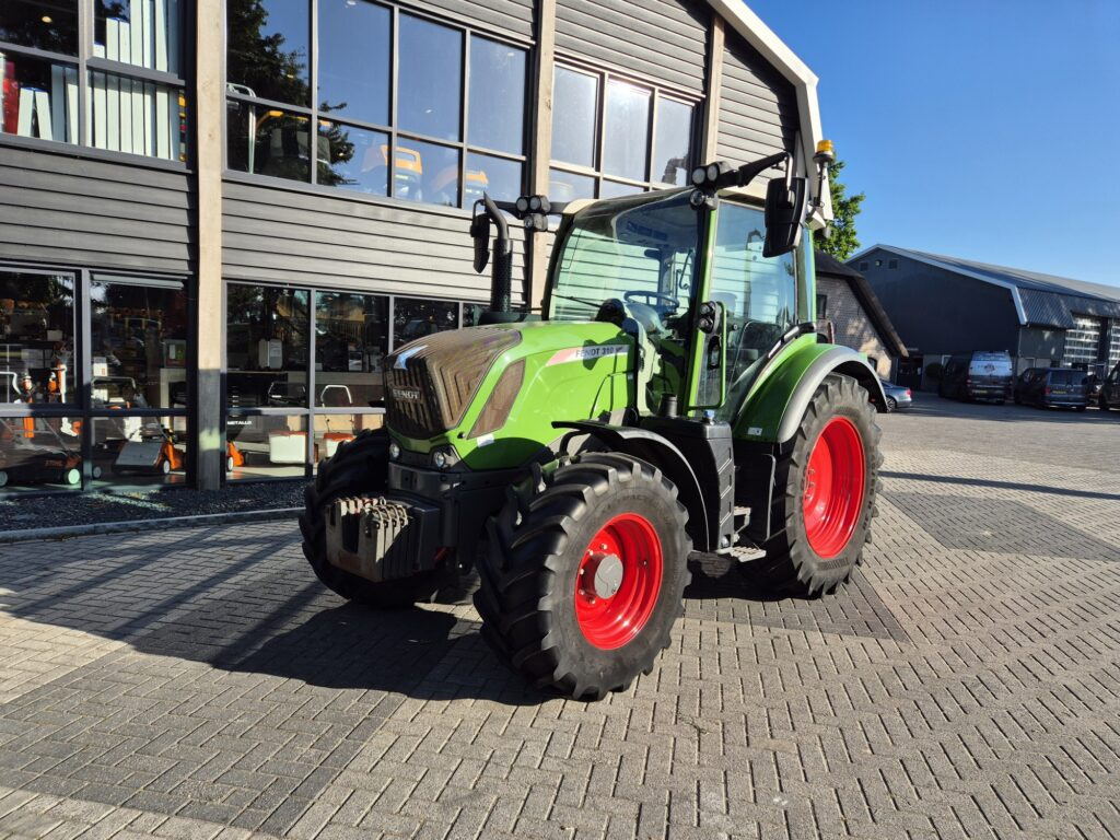 FENDT 310 vario - Трактор: снимка 2 FENDT 310 vario - Трактор: снимка 2