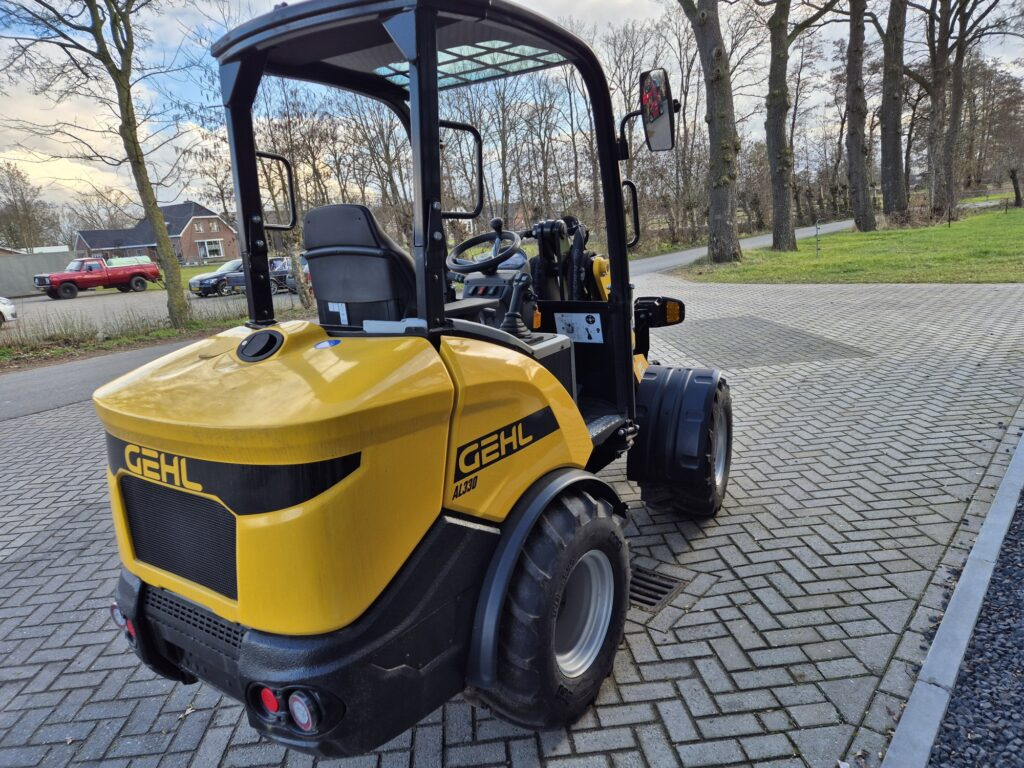 GEHL AL 330 miniloader - Компактен товарач: снимка 5 GEHL AL 330 miniloader - Компактен товарач: снимка 5