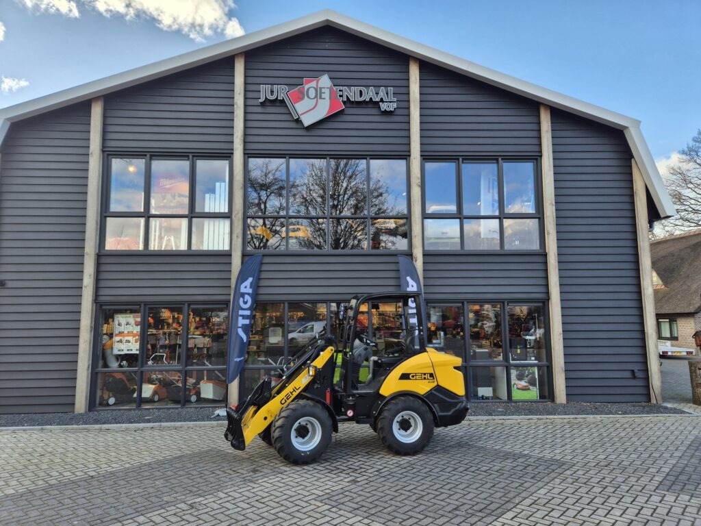 GEHL AL330 loader - Компактен товарач: снимка 1 GEHL AL330 loader - Компактен товарач: снимка 1