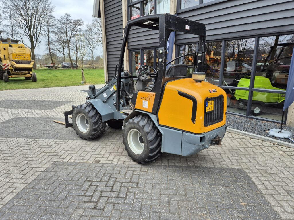 GIANT V452X-TRR - Компактен товарач: снимка 3 GIANT V452X-TRR - Компактен товарач: снимка 3