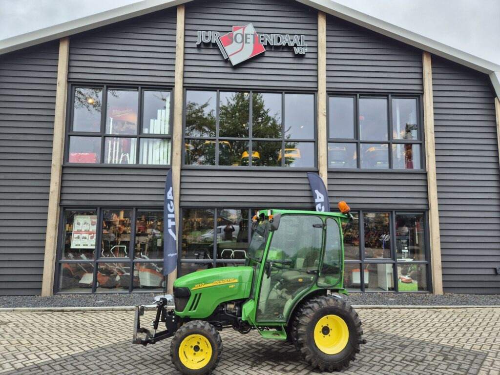 JOHN DEERE 2520 - Малък трактор: снимка 1 JOHN DEERE 2520 - Малък трактор: снимка 1