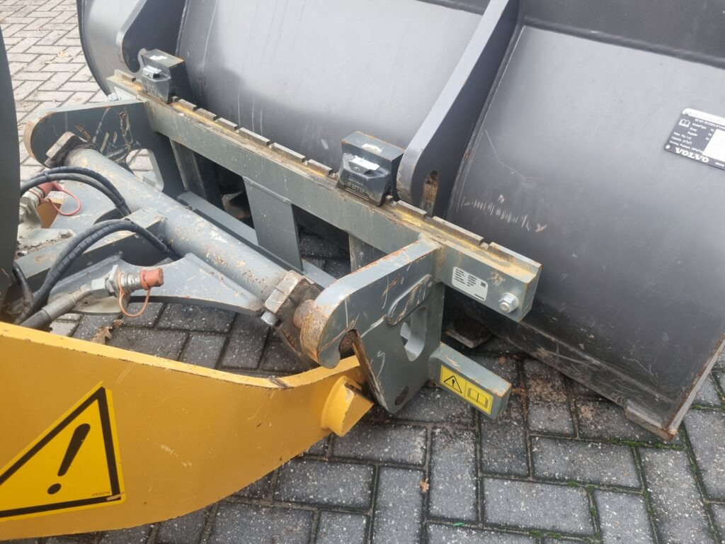 Колесен товарач LIEBHERR L506C: снимка 14 Колесен товарач LIEBHERR L506C: снимка 14