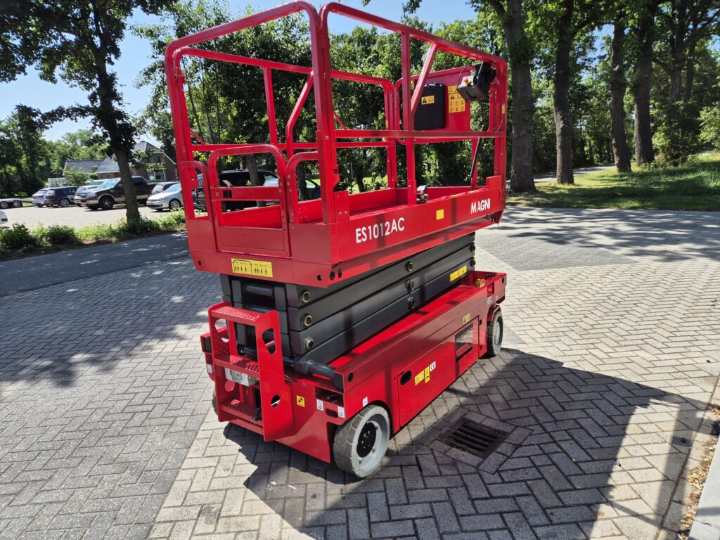 MAGNI ES1012AC scissors lift - Работна площадка: снимка 5 MAGNI ES1012AC scissors lift - Работна площадка: снимка 5