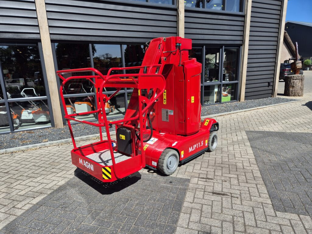 MAGNI MJP 11.5 - Работна площадка: снимка 2 MAGNI MJP 11.5 - Работна площадка: снимка 2