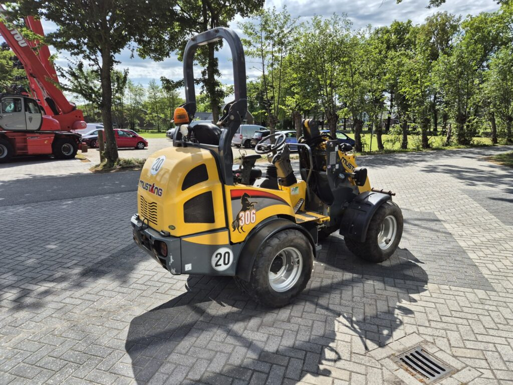 MUSTANG AL 306 miniloader - Компактен товарач: снимка 4 MUSTANG AL 306 miniloader - Компактен товарач: снимка 4