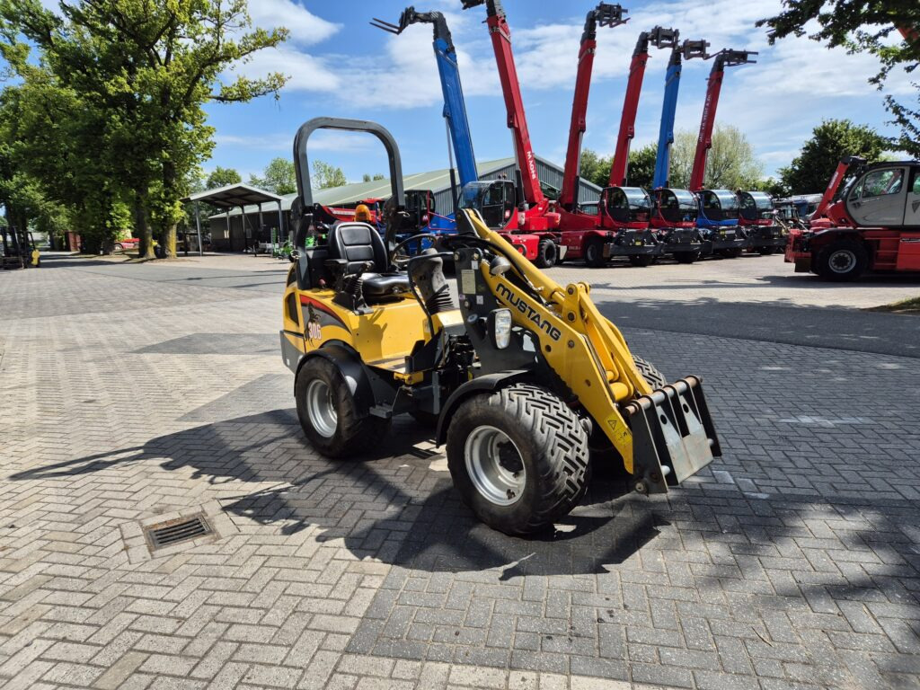 MUSTANG AL 306 miniloader - Компактен товарач: снимка 5 MUSTANG AL 306 miniloader - Компактен товарач: снимка 5