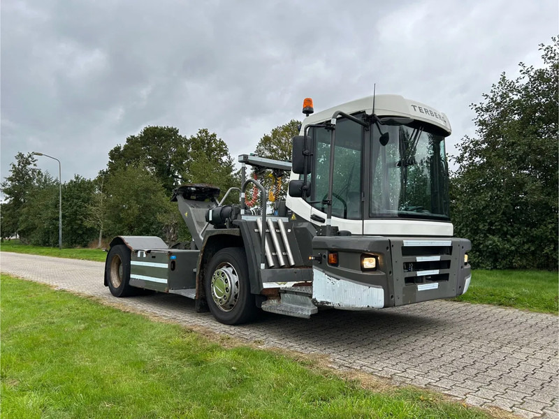 Terberg DT 183 | DISTRIBUTION TERMINAL | 8949 HOURS !!!! | LOW STEPS - Терминален влекач: снимка 2 Terberg DT 183 | DISTRIBUTION TERMINAL | 8949 HOURS !!!! | LOW STEPS - Терминален влекач: снимка 2