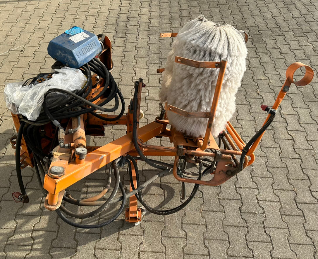 Unimog Leitpfostenwaschgerät Schmidt RPS-H - Друга техника: снимка 3 Unimog Leitpfostenwaschgerät Schmidt RPS-H - Друга техника: снимка 3