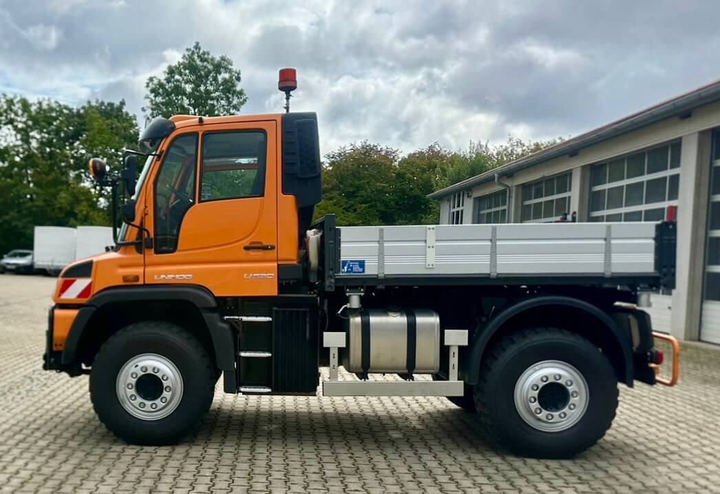 Unimog 530 - U530 405 44301 Mercedes Benz 405 - Комунална/ Специална техника: снимка 2 Unimog 530 - U530 405 44301 Mercedes Benz 405 - Комунална/ Специална техника: снимка 2