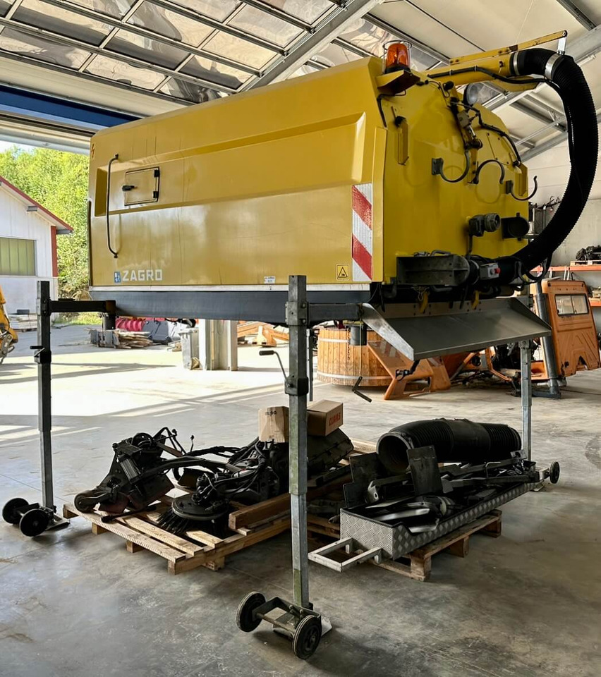 Лизинг на  Unimog Aufbaukehrmaschine Trilety SK-370 Unimog Aufbaukehrmaschine Trilety SK-370: снимка 6